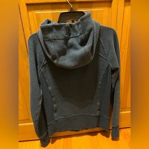Lululemon scuba full zip, size 4